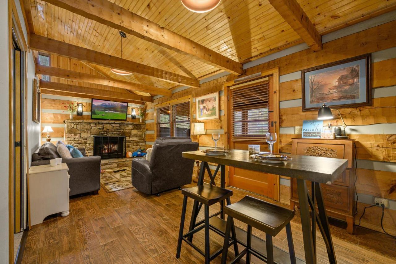 The Robins Nest With Hot Tub Villa Pigeon Forge Exterior photo